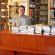 Ks. dr Eligiusz Dymowski dla Gminnej Biblioteki Publicznej w Starej Wsi